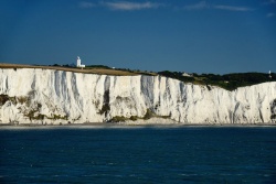Білий колір скель британського берега протоки Па-де-Кале.jpg