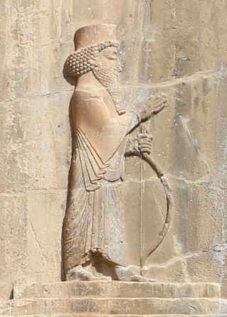 Артаксеркс ІІІ Ох, барельєф на його могилі у Персеполісі, Іран.jpg